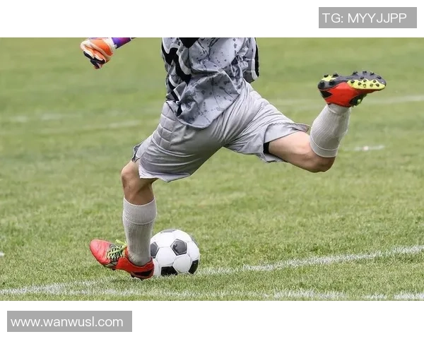 《探秘世界足球门将新星他如何成为顶级守门员的传奇》