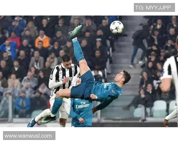 足球场上最炫技艺倒钩进球技巧解析及球星精彩瞬间回顾