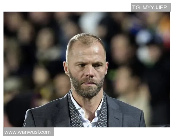 世界传奇球星巅峰对决六人足球赛再掀绿茵风暴