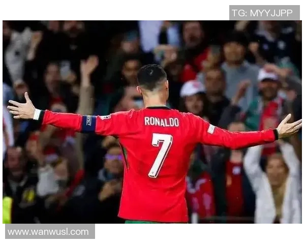 C罗球星足球生涯荣耀与传奇进球瞬间全景解读 C罗球星足球生涯荣耀与传奇进球瞬间全景解读